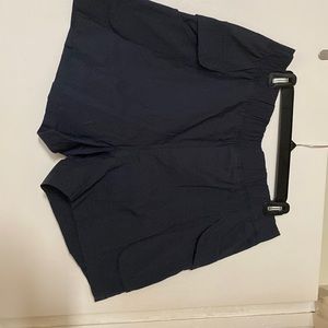 Mountain hardware patch pocket pull on shorts